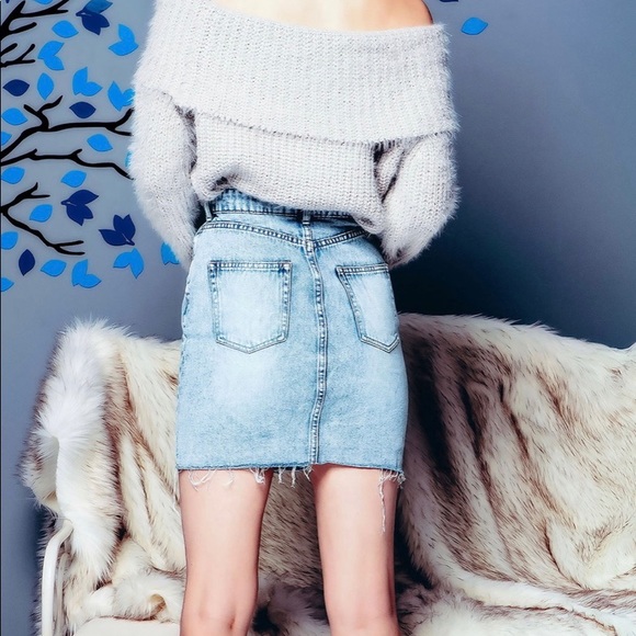 Off Shoulder Sweater - Picture 6 of 7